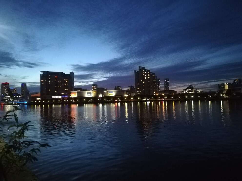 manchester salford quays by night
