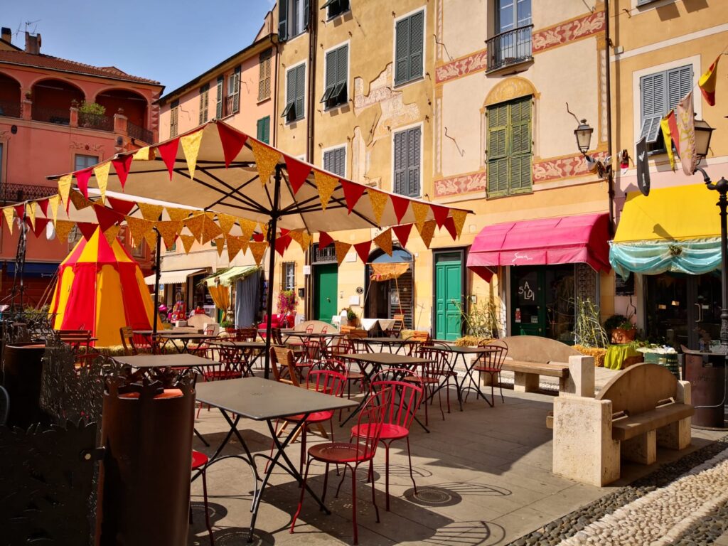 Piazza-Giuseppe-Garibaldi Finalborgo