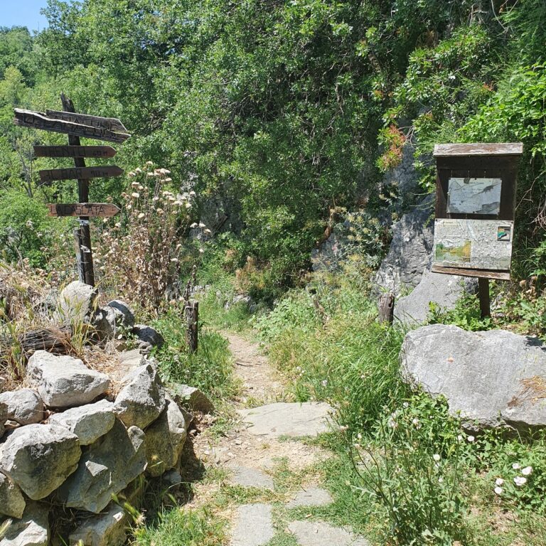 sentiero piscine naturali villa santa maria
