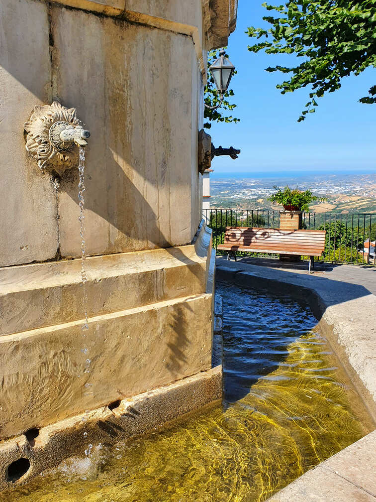 Scorcio di Archi con vista sul Mare Adriatico